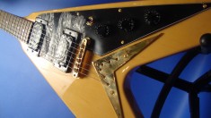 Dillion V guitar - Sunburst